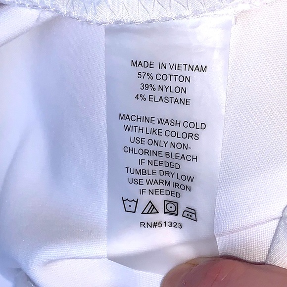 EUC Vince Camuto Dressy white cuff shorts stretch sz 4 front pockets - Picture 4 of 7